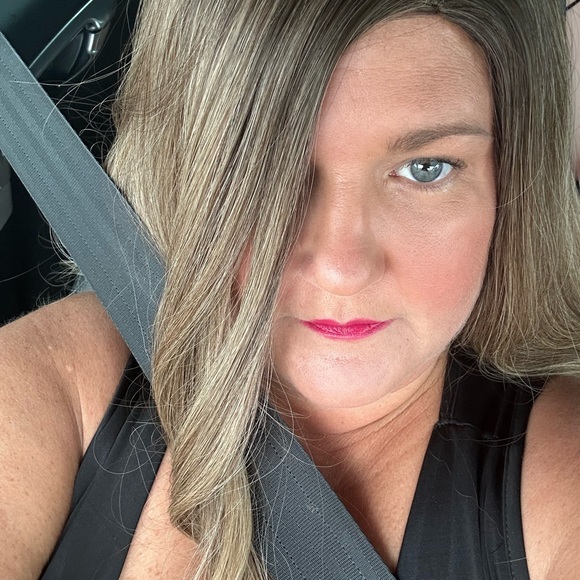 Meet your Posher, Danielle - Picture 8 of 13